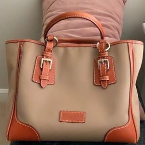 Dooney & Bourke cabriolet small Taylor shopper